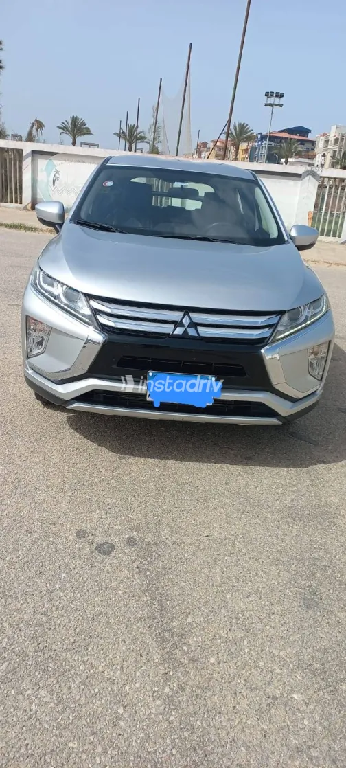 ميتسوبيشي اكليبس 2018 أبيض مستعملة للبيع - 5