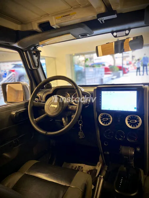 Jeep Wrangler 2010 White Used for Sale - 7