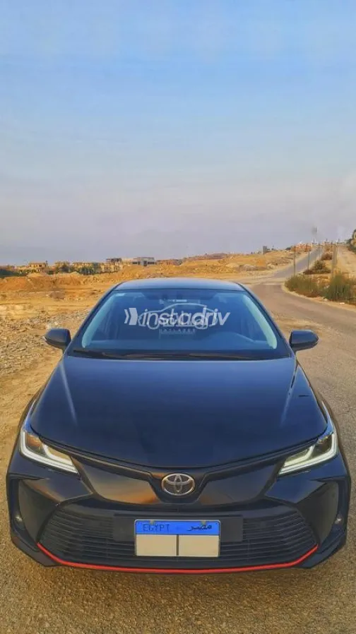 تويوتا كورولا 2022 أبيض مستعملة للبيع - 2