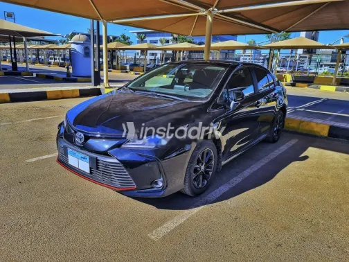 تويوتا كورولا 2022 أبيض مستعملة للبيع - 4