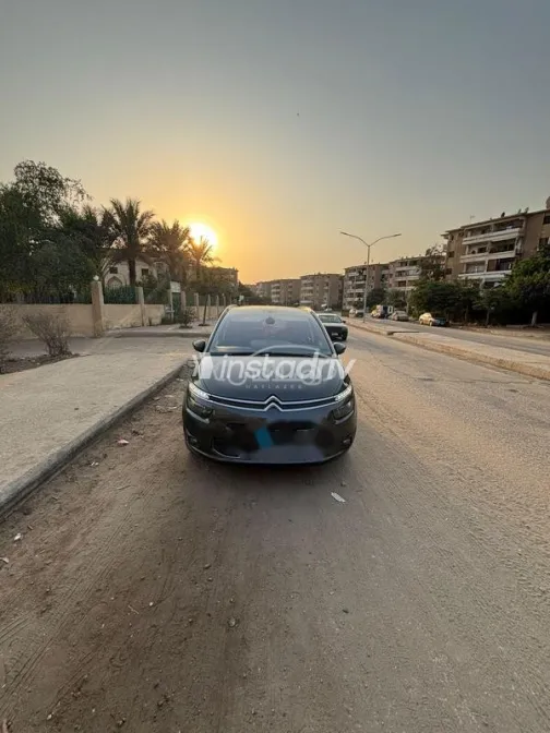 Citroën C4 Grand Picasso 2016 Gray Used for Sale - 9