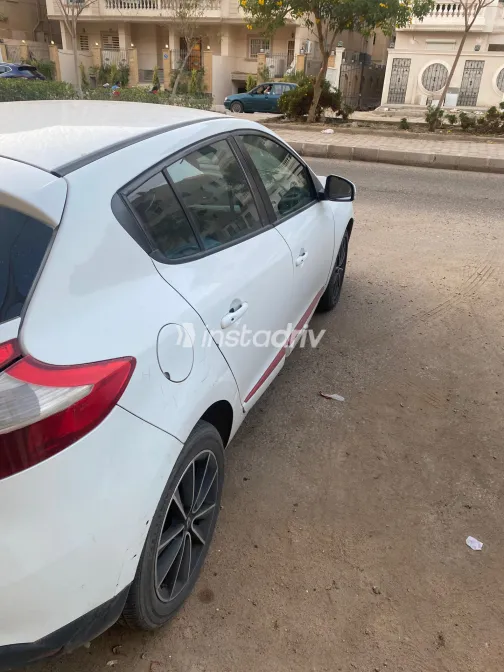 Renault Megane 2015 White Used for Sale - 2