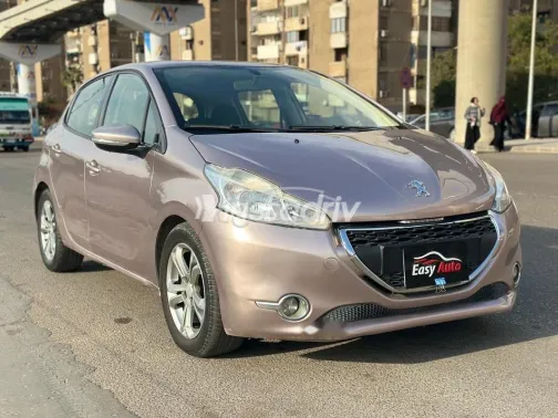 Peugeot 208 2013 Gold Used for Sale - 2
