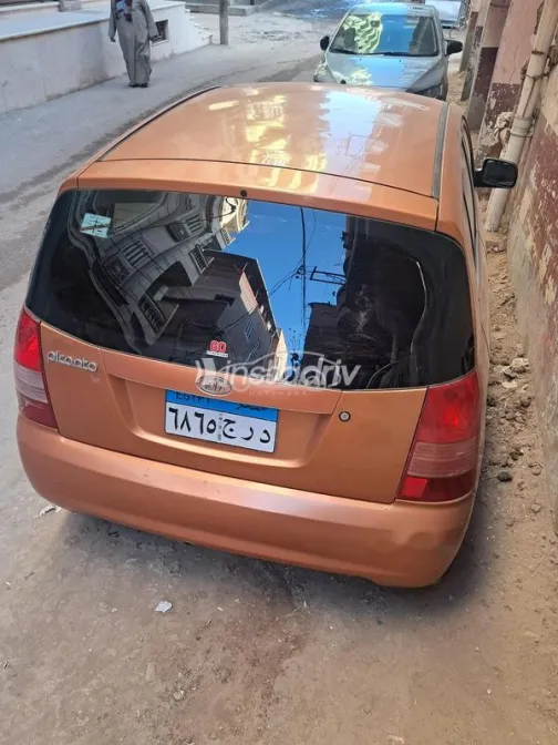 كيا بيكانتو 2005 برونزي مستعملة للبيع - 1