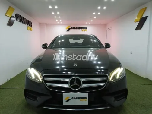 مرسيدس E 350 2018 أسود مستعملة للبيع - 1