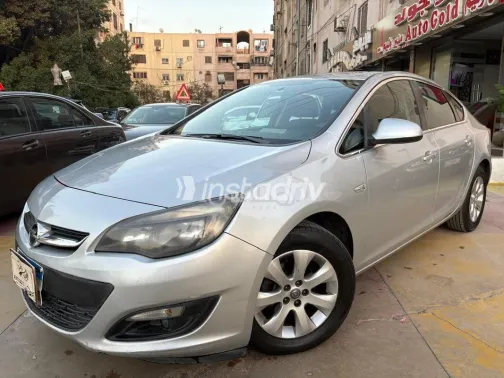 اوبل أسترا 2019 فضي مستعملة للبيع - 2