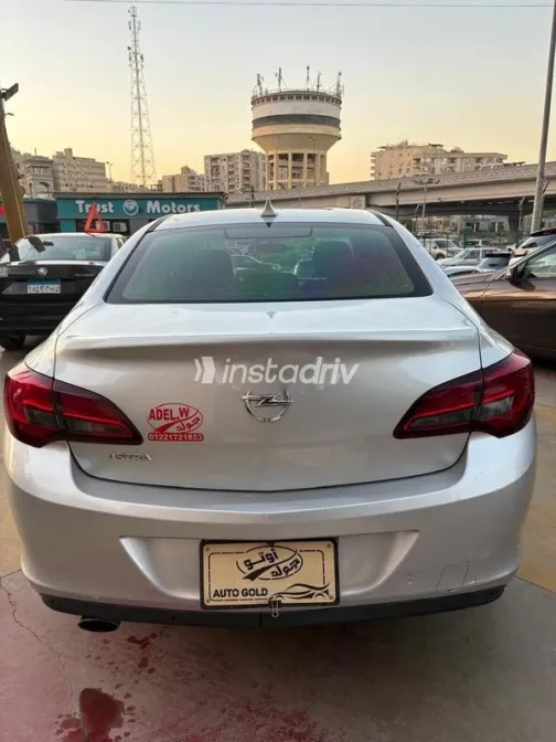 اوبل أسترا 2019 فضي مستعملة للبيع - 5