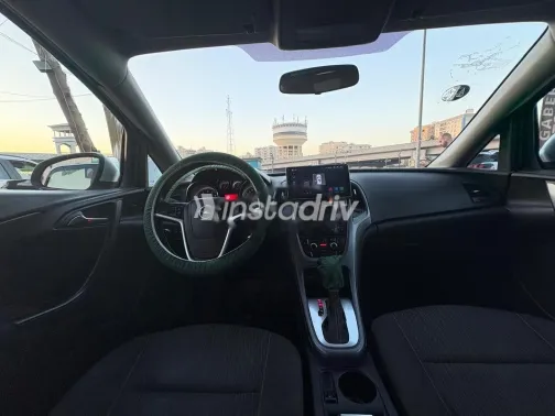 اوبل أسترا 2019 فضي مستعملة للبيع - 8