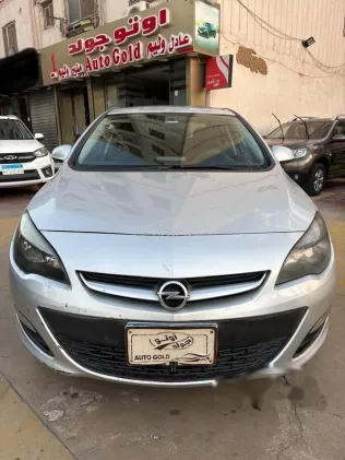 اوبل أسترا 2019 فضي مستعملة للبيع