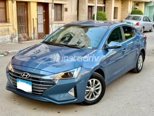 هيونداي إلنترا 2025 أزرق غامق مستعملة للبيع - 4