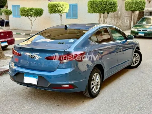 هيونداي إلنترا 2025 أزرق غامق مستعملة للبيع - 5