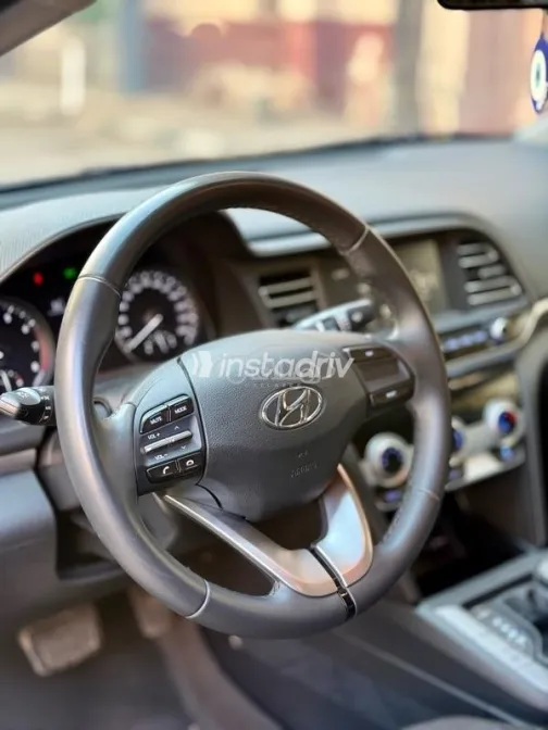 هيونداي إلنترا 2025 أزرق غامق مستعملة للبيع - 6