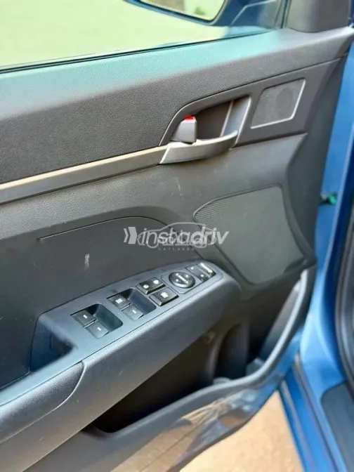 هيونداي إلنترا 2025 أزرق غامق مستعملة للبيع - 8