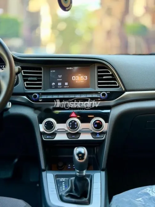 هيونداي إلنترا 2025 أزرق غامق مستعملة للبيع - 9