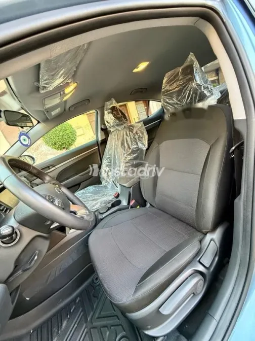 هيونداي إلنترا 2025 أزرق غامق مستعملة للبيع - 10