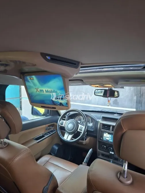 Jeep Cherokee 2011 Black Used for Sale - 10