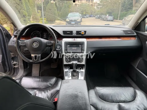 فولكس فاغن باسات 2010 أبيض مستعملة للبيع - 1