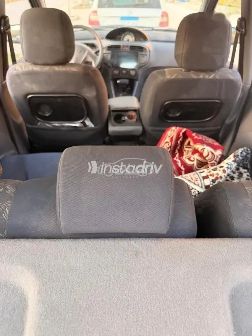 Hyundai Matrix 2005 Silver Used for Sale - 3