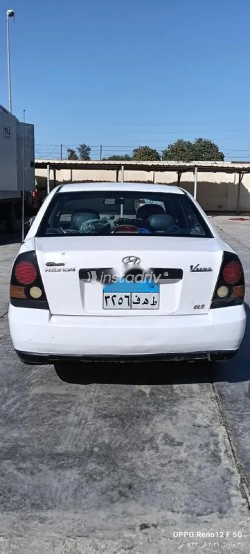 Hyundai Verna 2017 White Used for Sale - 3