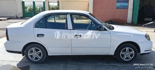 Hyundai Verna 2017 White Used for Sale - 4