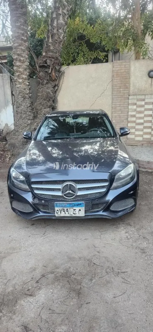 مرسيدس C 180 2015 رمادي غامق مستعملة للبيع - 1