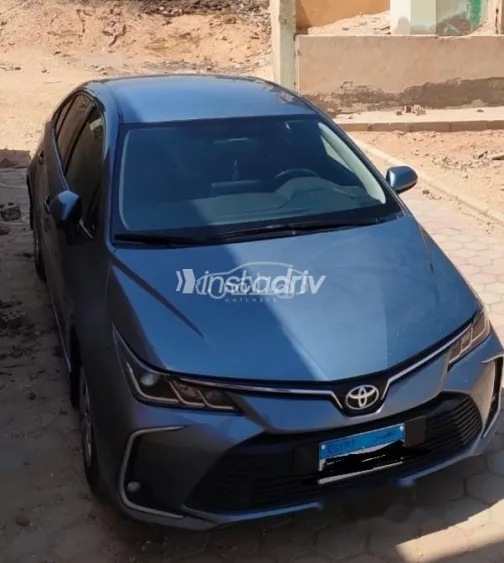 تويوتا كورولا 2019 أبيض مستعملة للبيع - 2