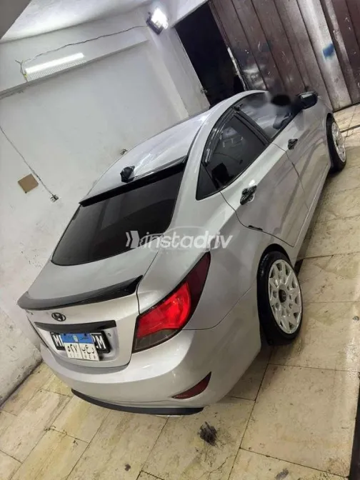 Hyundai Elantra HD 2018 White Used for Sale - 4