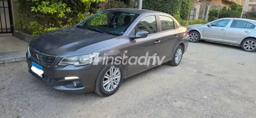 بيجو 301 2019 أبيض مستعملة للبيع - 2