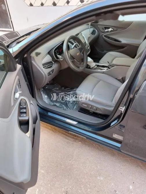 Chevrolet Malibu 2019 White Used for Sale - 4