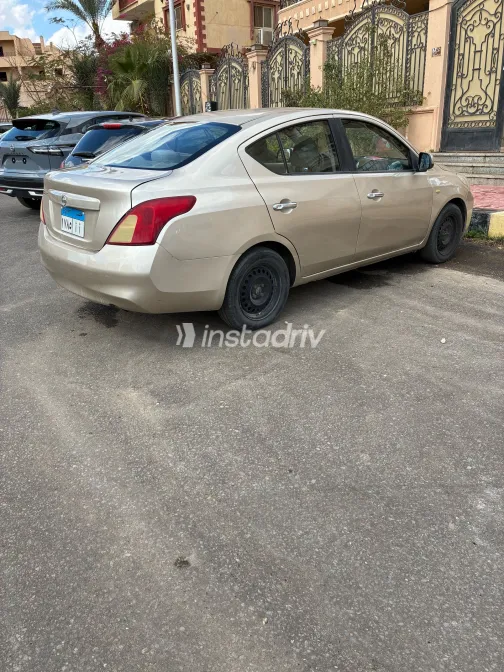 نيسان صنى 2013 أبيض مستعملة للبيع - 1