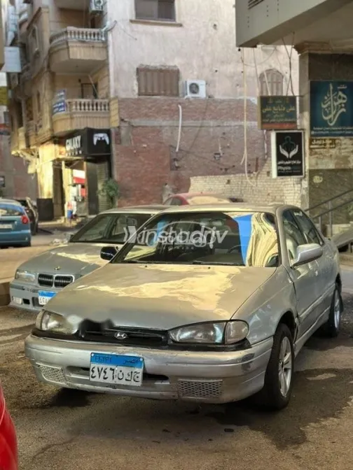 هيونداي إلنترا 1994 فضي مستعملة للبيع - 1