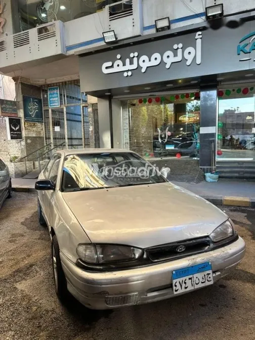 هيونداي إلنترا 1994 فضي مستعملة للبيع - 2