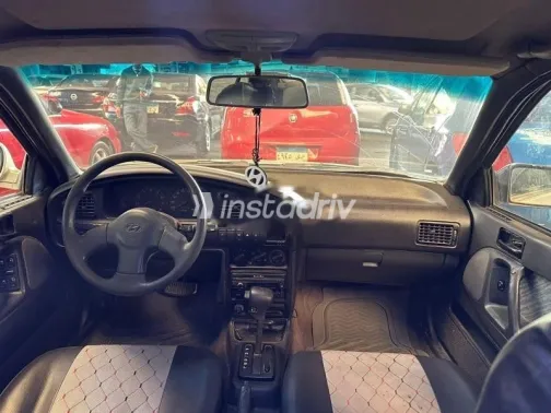 هيونداي إلنترا 1994 فضي مستعملة للبيع - 9