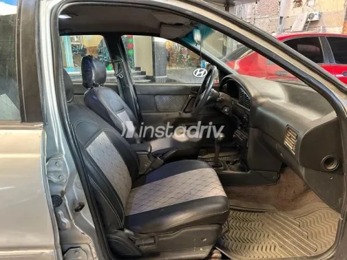 هيونداي إلنترا 1994 فضي مستعملة للبيع - 10