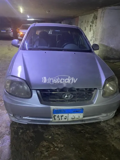 هيونداي فيرنا 2006 فضي مستعملة للبيع - 2