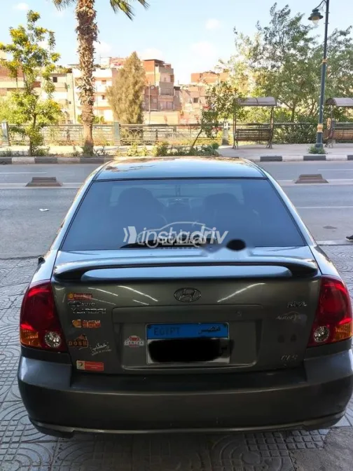 هيونداي فيرنا 2015 رمادي مستعملة للبيع - 1