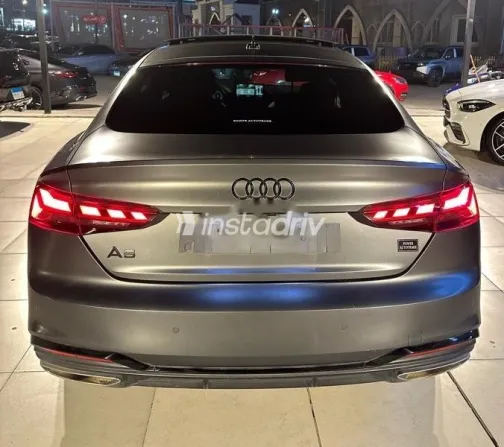 اودي A5 2024 رمادي مستعملة للبيع - 1