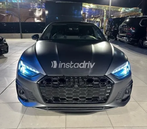 اودي A5 2024 رمادي مستعملة للبيع - 3