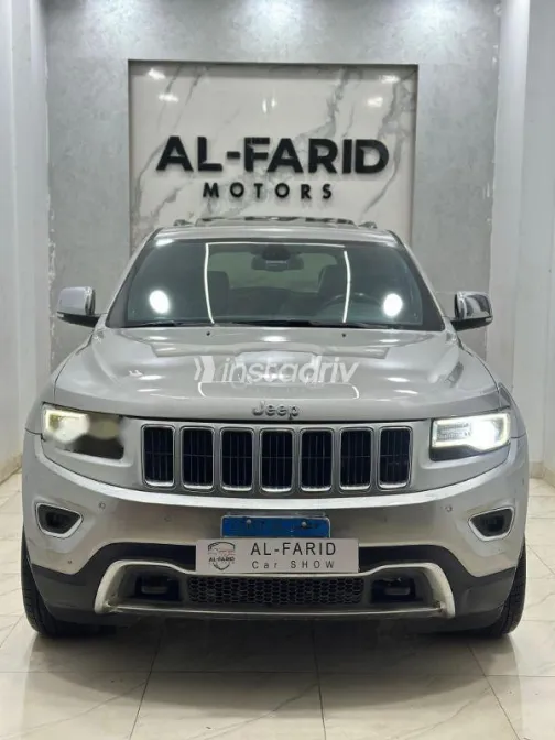 جيب جراند شيروكي 2016 رمادي مستعملة للبيع - 1