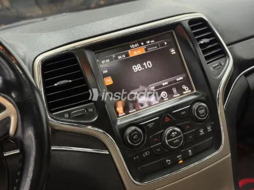 جيب جراند شيروكي 2016 رمادي مستعملة للبيع - 4