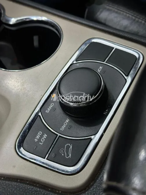 جيب جراند شيروكي 2016 رمادي مستعملة للبيع - 5