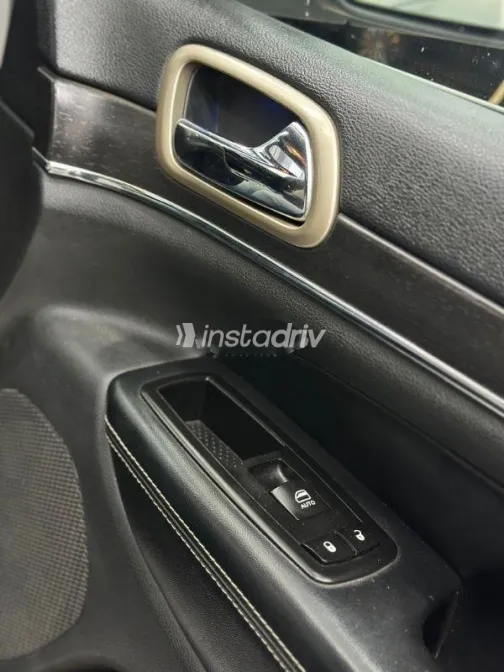 جيب جراند شيروكي 2016 رمادي مستعملة للبيع - 8