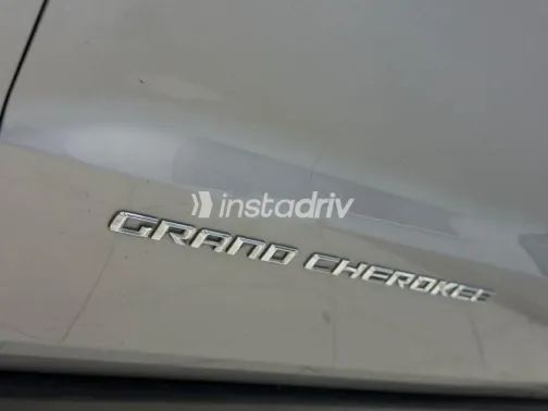 جيب جراند شيروكي 2016 رمادي مستعملة للبيع - 10