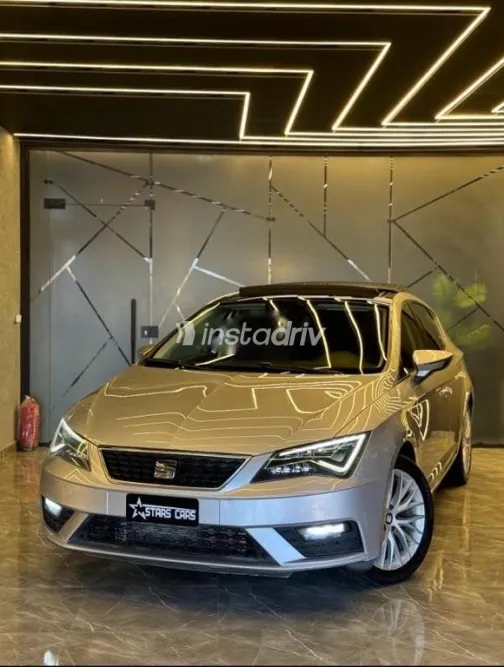 Seat Leon 2019 Gray Used for Sale - 1
