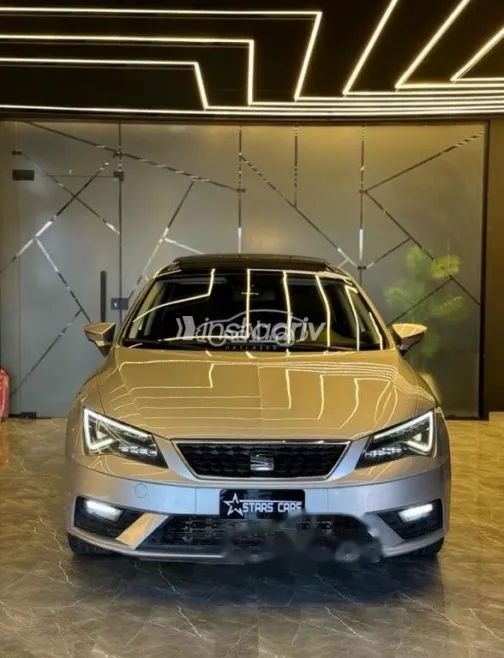 Seat Leon 2019 Gray Used for Sale - 3