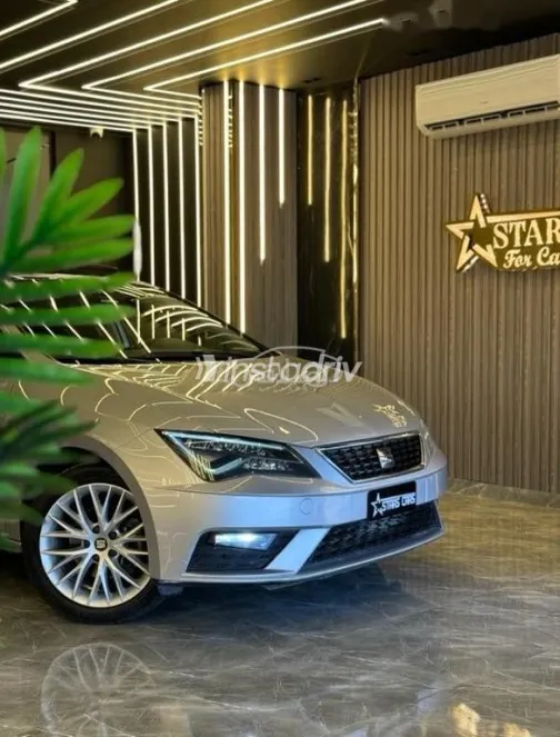 Seat Leon 2019 Gray Used for Sale - 4