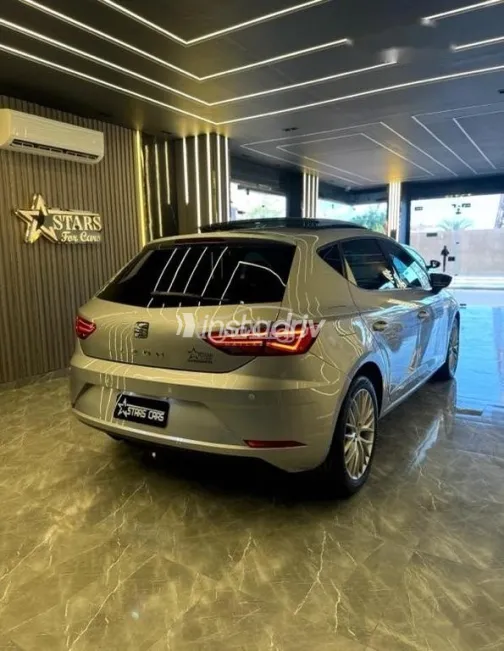 Seat Leon 2019 Gray Used for Sale - 5