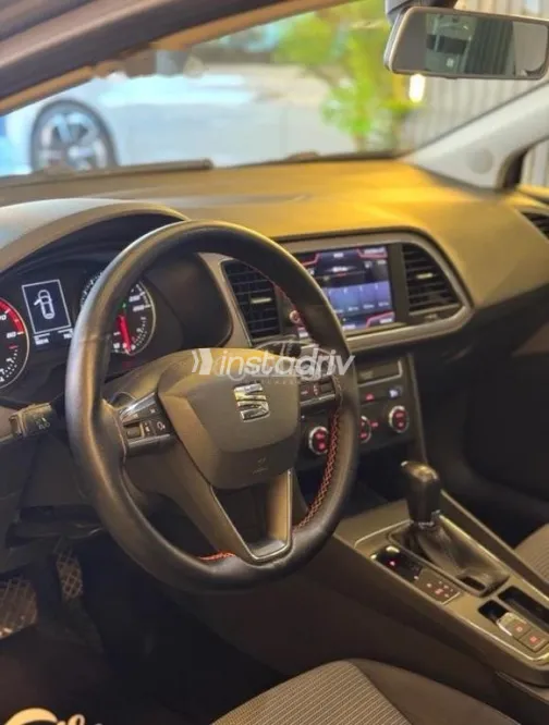 Seat Leon 2019 Gray Used for Sale - 9