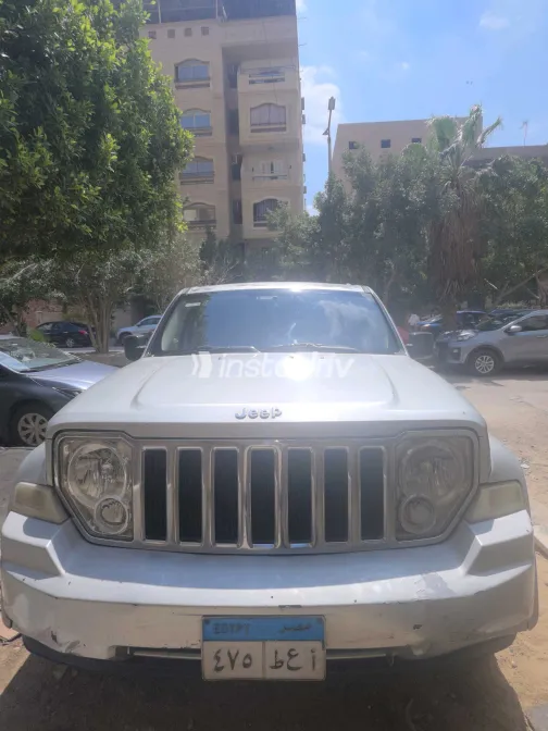 جيب شيروكي 2010 أبيض مستعملة للبيع - 4