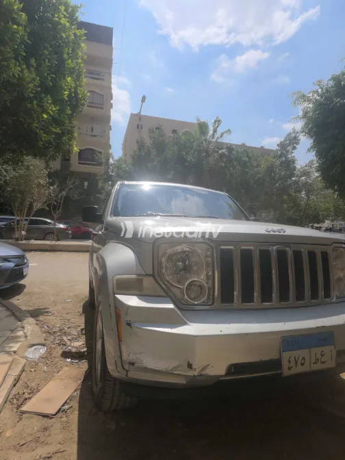 جيب شيروكي 2010 أبيض مستعملة للبيع - 8